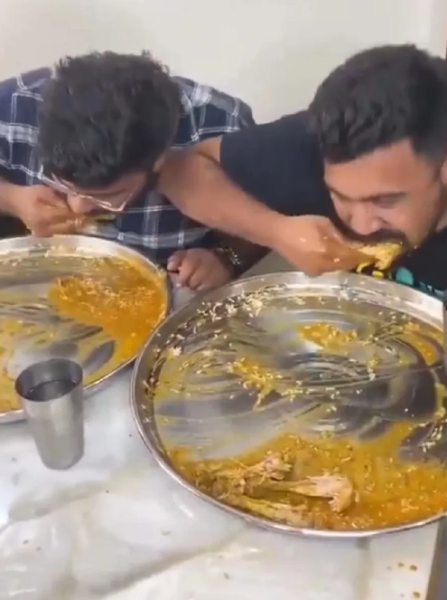 谈到饮食文化，印度人用手抓饭的习惯总能引发外界好奇甚至争议。这种与现代卫生观念貌