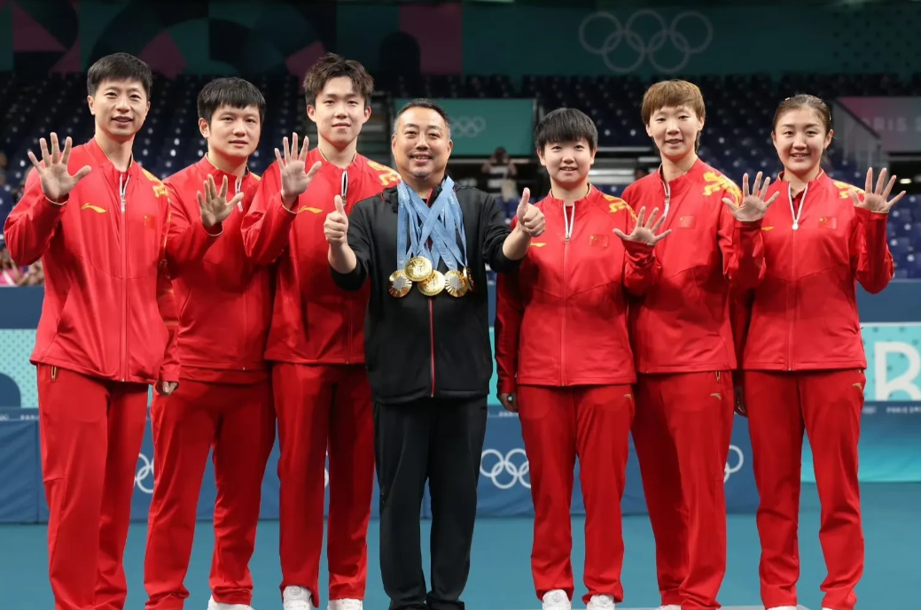 国乒现役球员，目前能被一个时代记住的只有这3人：

1、第一人

马龙，6枚奥运