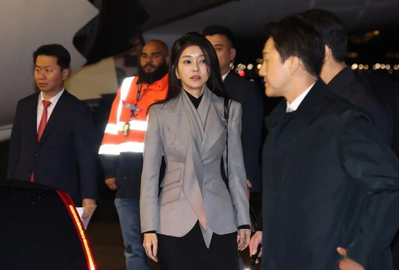 韩国第一夫人金建希受贿名牌包包案件已经完结，以没有违反事项结束了调查。也就是说，