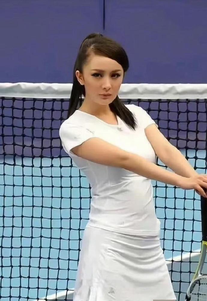 杨幂年轻时候也是身材超棒的美女呢