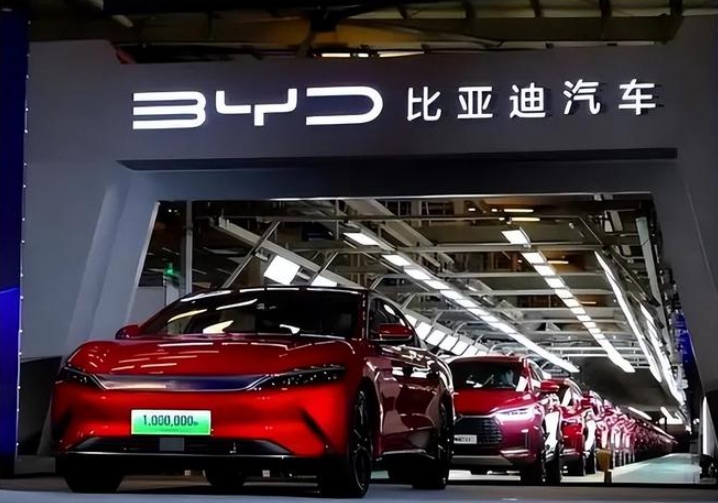 比亚迪还有多长时间会超越丰田？
2023年丰田汽车卖出1002万辆，比亚迪汽车卖
