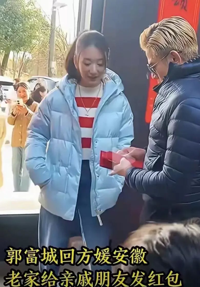 郭富城的老婆是我羡慕的对象。
说实话方媛没有学历，没有文凭，却能找到郭富城，真的