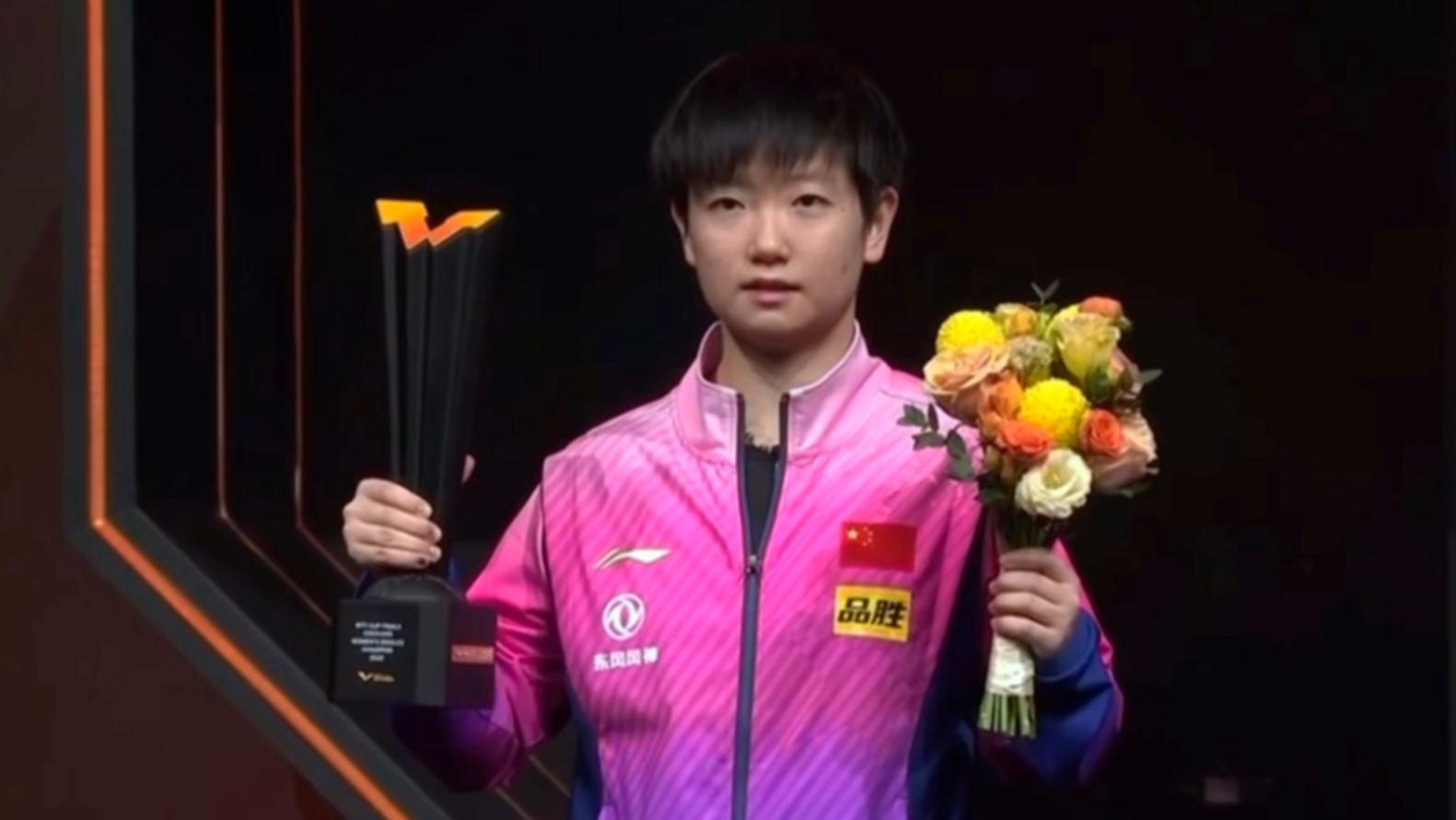 中国奥运代表团总结大会隆重举行，孙颖莎成女排姑娘“团宠”