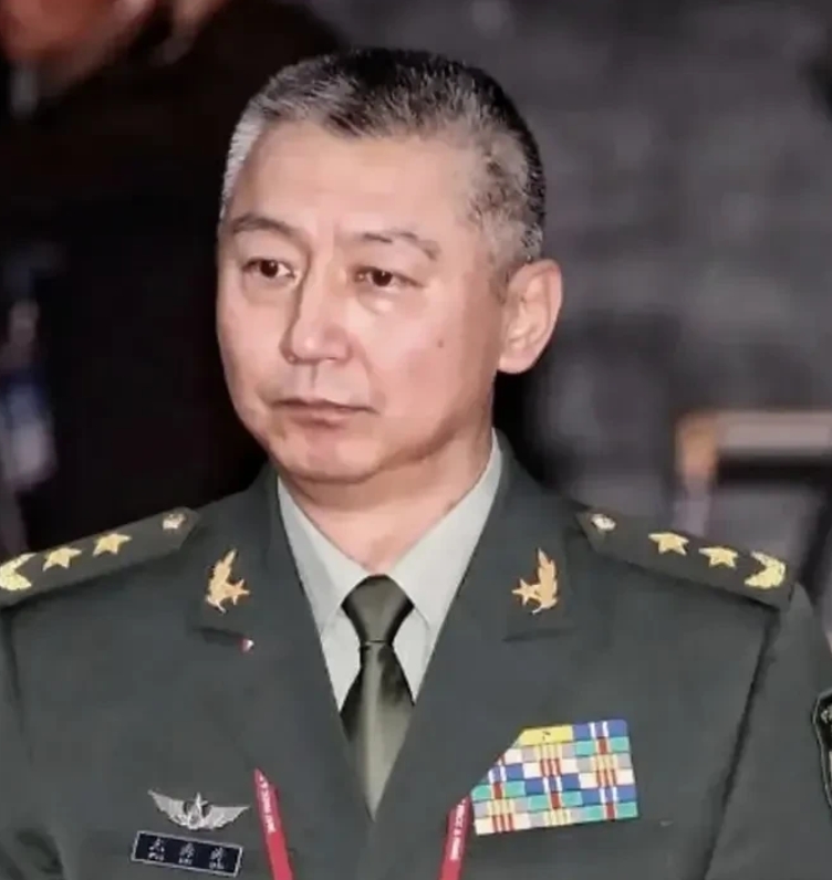 两位中将被罢免人大代表，彰显从严治军坚定决心。