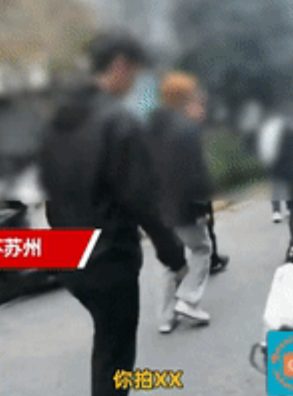 11月江苏，三个年轻小伙没有去工作，蹲在家里打游戏、睡觉，然后用19块钱轮番上阵
