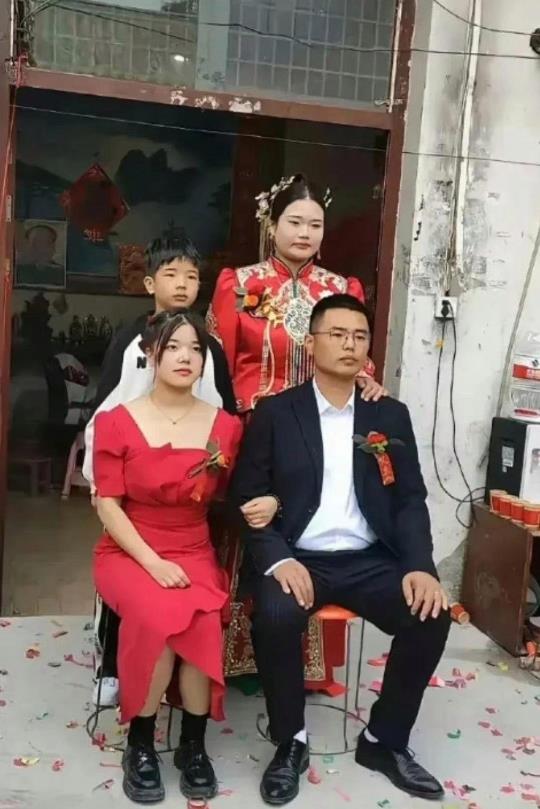 这到底谁是新娘啊 ，CPU都给我干烧了