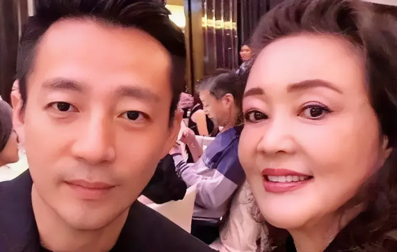 四个账号被官方处理！！！
“我是夏小健”无限期封禁；
“张兰·俏生活”无限期封禁