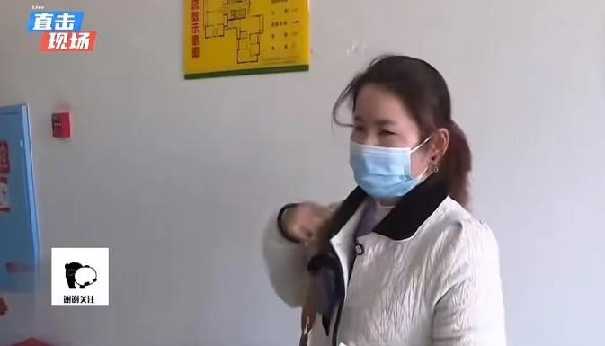 王影自幼在小康家庭长大，生活无忧，成绩优秀，并考上了一所不错的大学。然而，她的生