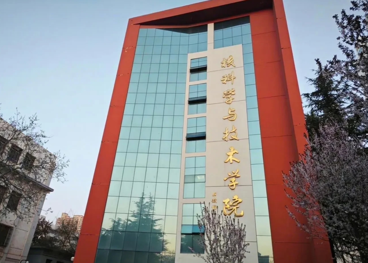 我在想，如果虐猫这件事没有被曝出来，如果网络舆论不这么大，他是否真心后悔过。
而