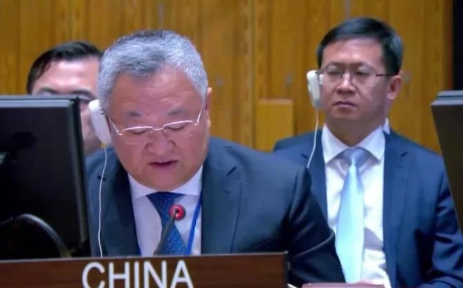 就在中方驻黎以边境维和部队营地附近遭以军空袭后不久，以国防军又派遣坦克分队冲入爱