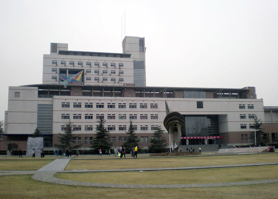 山西大学前身可追溯到1902年的山西大学堂，该校曾与北洋大学堂、京师大学堂齐名，
