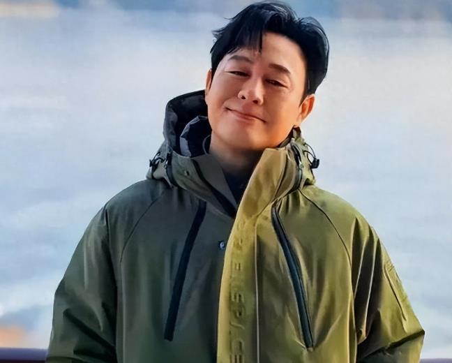 从张颂文目前的遭遇自然让人联想到刀郎二十年前的遭遇！
 
颂文老师雄起，我们支持