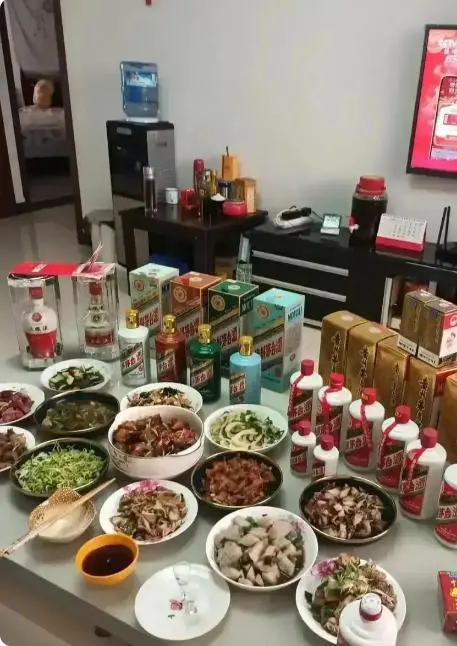 领导来我家吃饭，只能打肿脸充胖子了。
