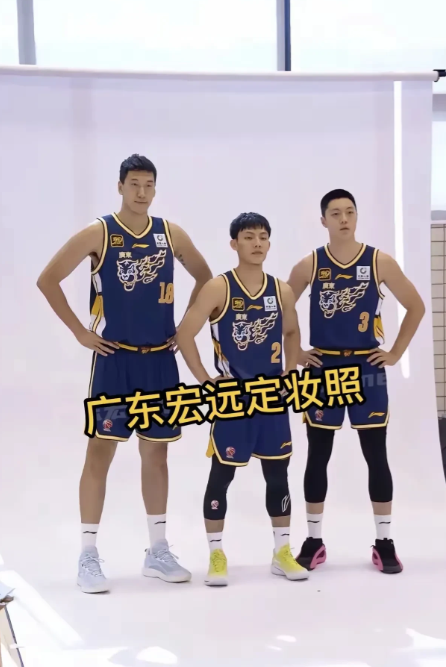 按入选国家队球队划分:给CBA联赛第一阶段球队评分如下:浙江，广东并列榜首。
