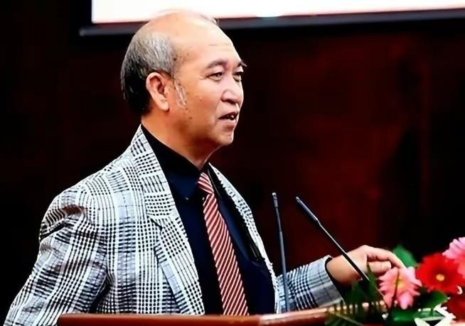 收藏家英国捡垃圾二十年运回文物

                       
