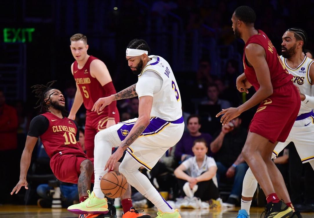 跟文森特一比，雷迪什距离NBA合格轮换还是有差距
之前雷迪什上的时候，防守也说不