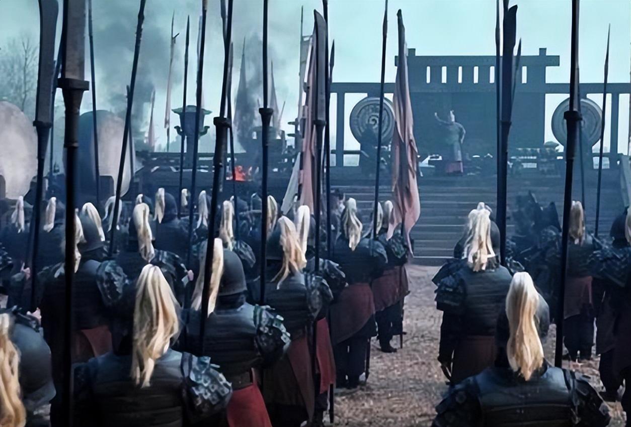 公元190年，董卓废帝引发关东地区官员自发起兵讨伐。这些官员之间无上下级关系，对