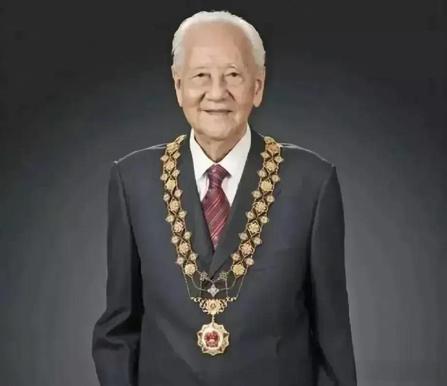 台湾”统一义勇军”成员今天走上街头，哀悼中国核潜艇之父-黄旭华院士！活动现场，统