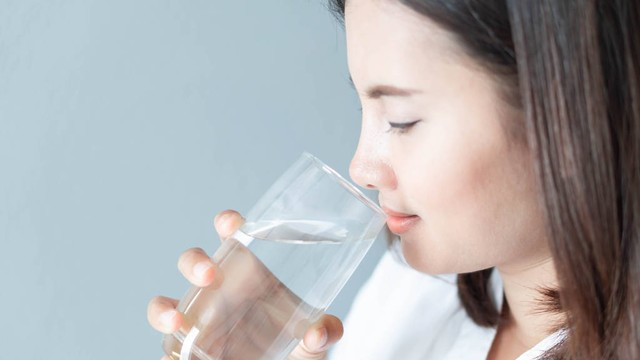 生病就多喝水？医生提醒：这些病喝水过多反而有害！