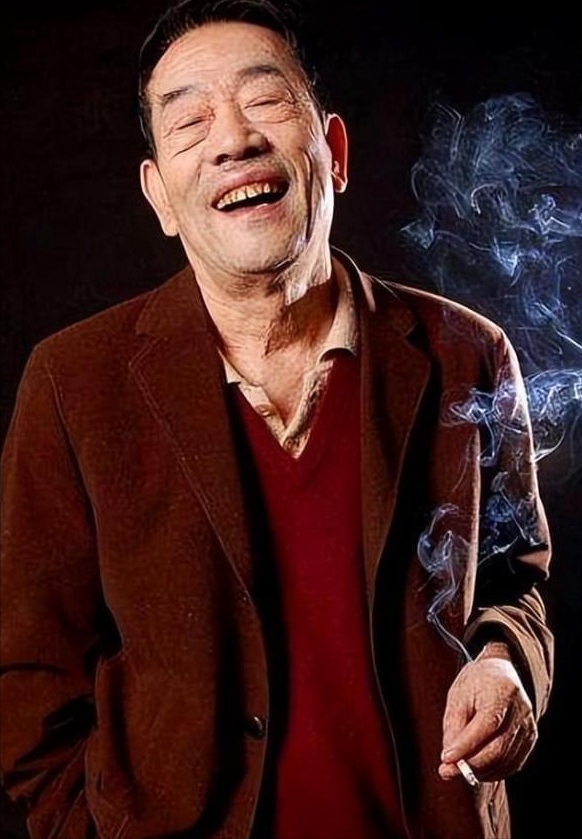 杨少华说，当年日子过得紧巴巴的，我就跑到北京找侯宝林，他得拉兄弟一把，毕竟他算我