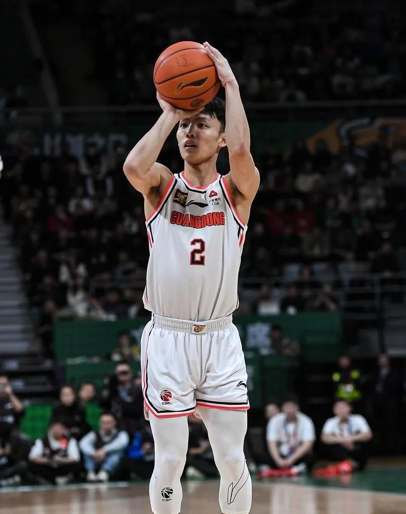 广东110:103险胜天津，2位球员纯纯被当牛马使用。
1.徐杰：
出场46分钟