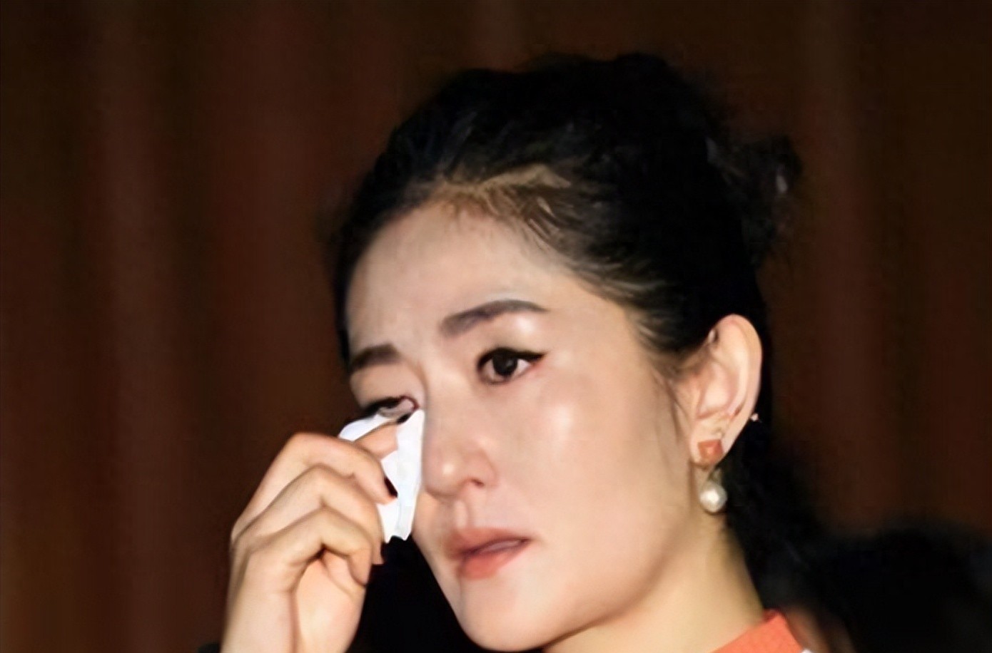 谢娜最近可真是经历了人生的大起大落！三个女儿轮流住院，这谁顶得住啊？想想都心酸！