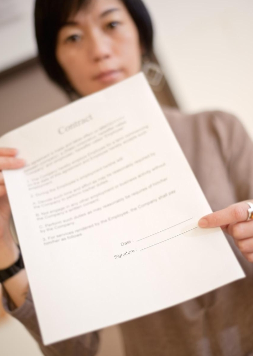 江苏徐州，男子与外籍妻子因感情破裂协议离婚，双方还领取了离婚证。可谁知，离婚两年