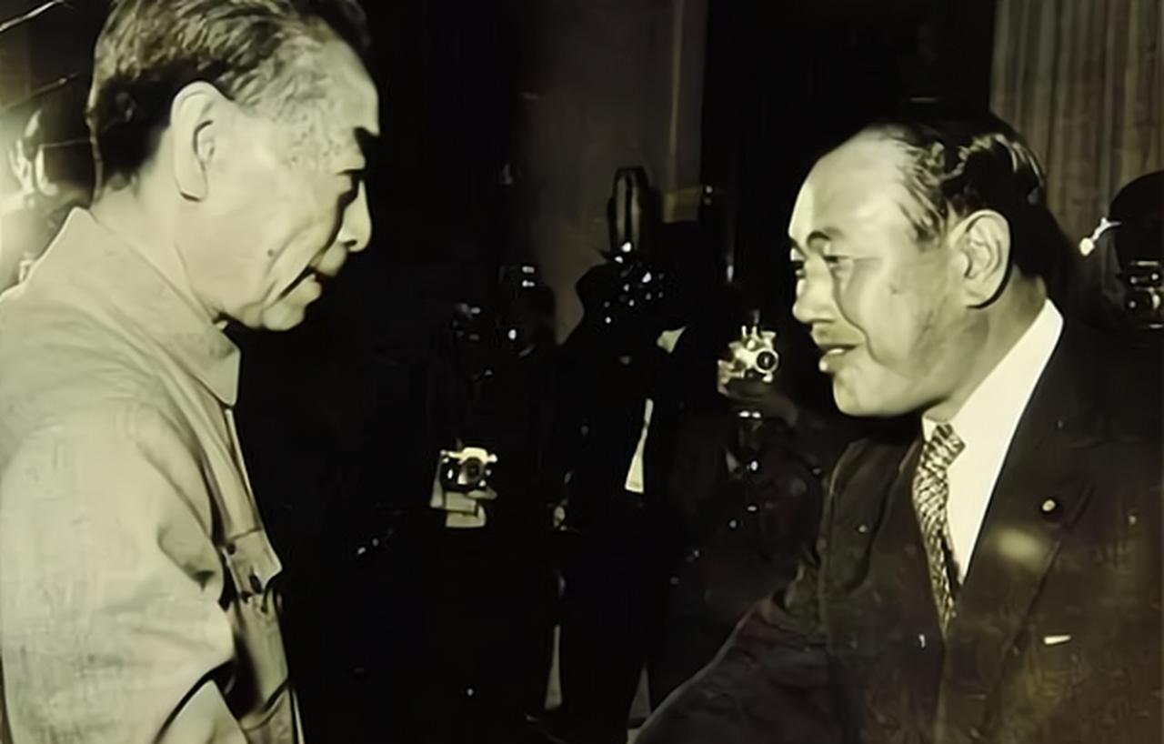 1972年，日本首相田中角荣访华的时候，受到了毛主席的接见，毛主席一见到他就说：