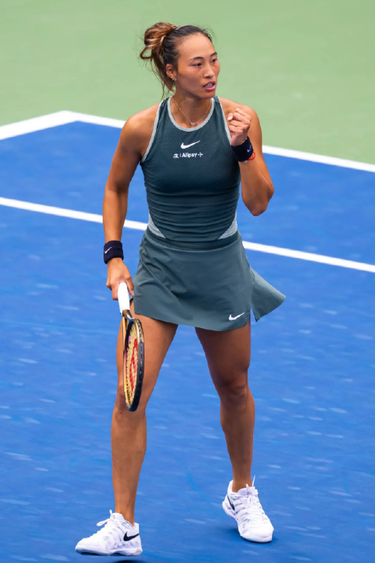 晋级8强！郑钦文2-1维基奇，5大不可思议

1、不可思议，郑钦文第一局打出了3