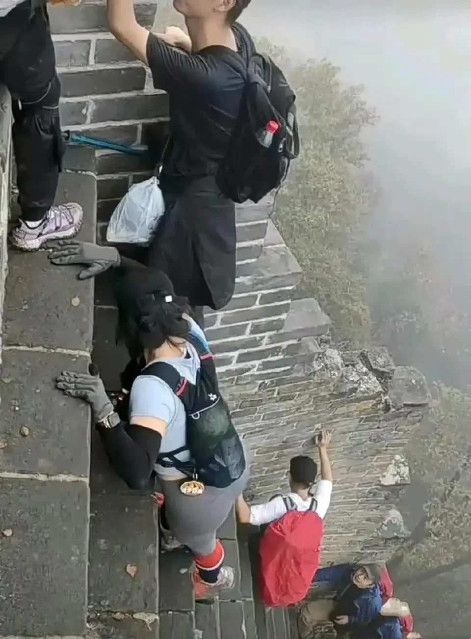 万里长城真的有这么陡吗？