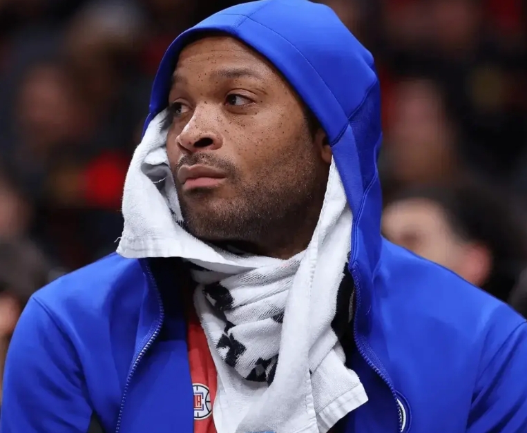 这才是真正的养老合同！

1、塔克：39岁，年薪1154万，本赛季出场0分钟。