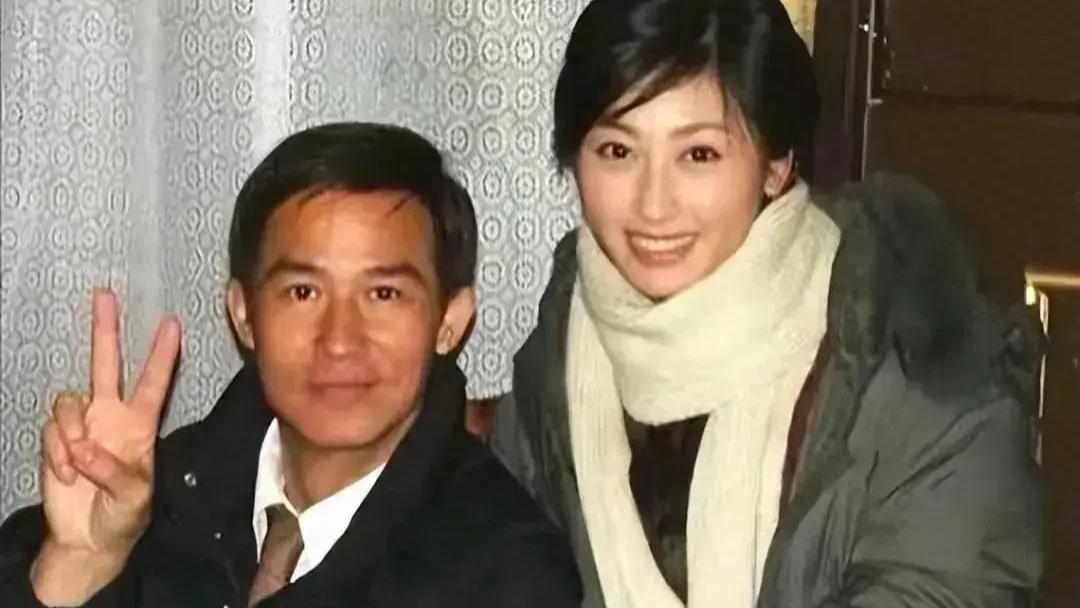 被张铁林无情抛弃，后与香港大叔李子雄结婚生子，收获幸福！
