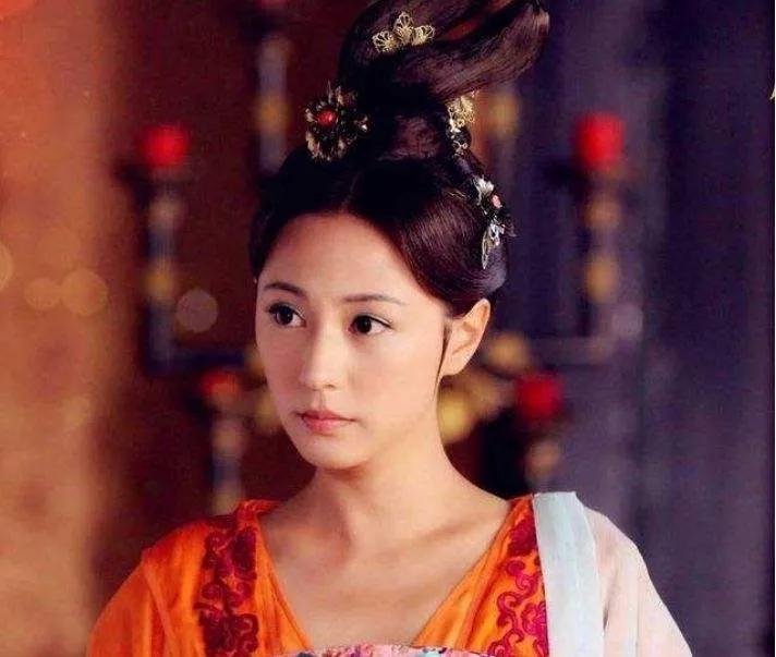 一天，42岁的李世民突然召见56岁的尉迟敬德，笑着对他说：“我想把未满20岁的女