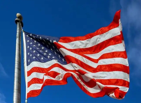 欧盟势必要跟美国对着干。美国现在对俄罗斯伸出了橄榄枝，不仅在乌克兰问题上大力支持