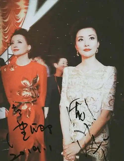2002年，34岁的周涛正处在事业上升期，和结婚10年的丈夫姚科提出了离婚，没多