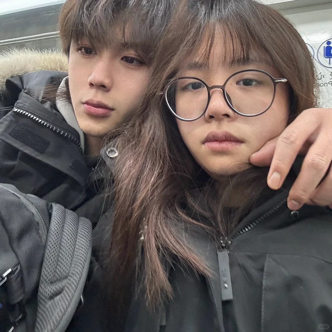 和男明星谈恋爱
感觉他是一只小狗