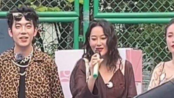 网友偶遇张馨予，身材发福变化大，本人回复：只是拍照角度而已