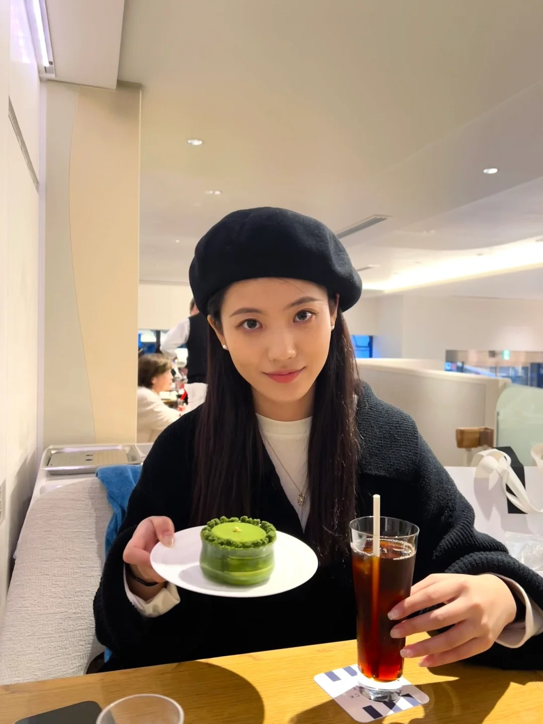 p图前➡️p图后
上班💼无聊出现一下
浅浅的p个图hhh

放弃p图了友友们