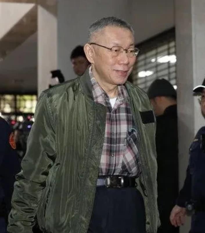 台北地方法院在今天晚上对柯文哲第三次召开羁押庭，在经过长达3小时15分的庭审后，