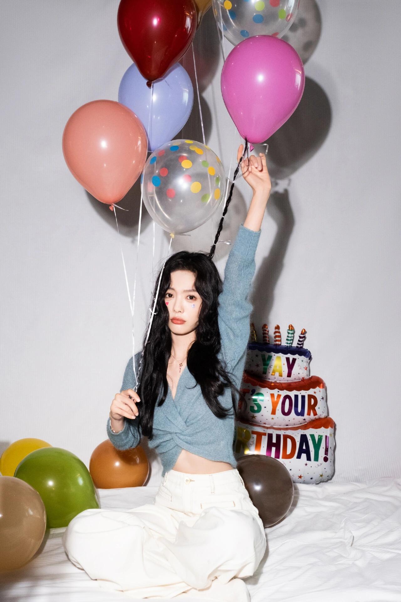 蔡文静反差感十足