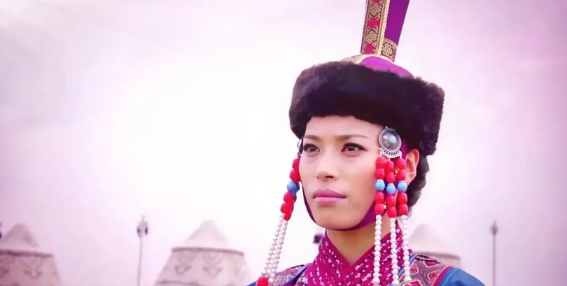 1582年，土默特部首领俺答汗去世后，他的遗孀“三娘子”钟金哈敦与其长子辛爱黄台