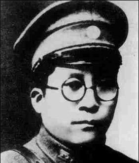 有一次，杨虎城从南京开会回来，驻守汉中镇巴县的所部21团来电话报告，说在一次战斗