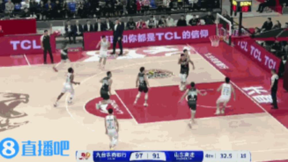 CBA吉林97：91山东，此战彻底看清山东这三人表现

一人，表现不错高诗岩，出