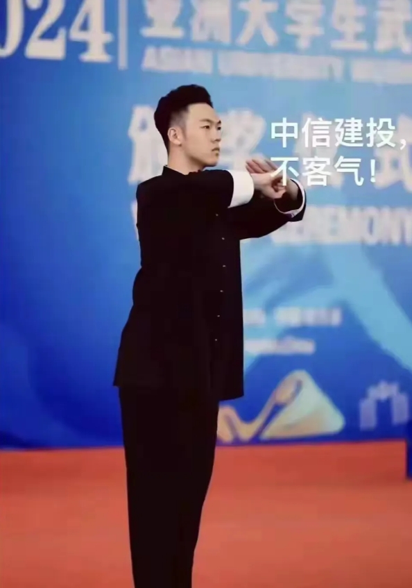 张雪峰给建议说，没有背景不要学金融。
中信建投的实习生再次证明了这个道理。
这个