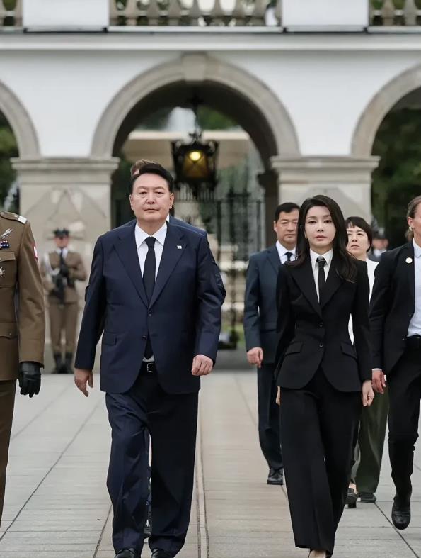 闹大了！韩国劳动联盟宣布无限期大罢工，直至韩国总统尹锡悦下台，无疑，这一举动必然