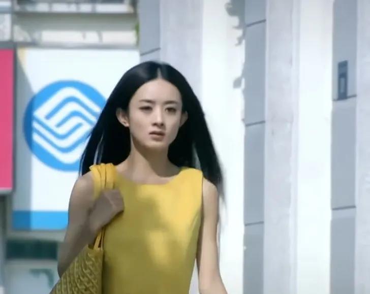 果然女明星穿什么都好看，我也脸圆，穿圆领衣服显得整个人特别胖，一直都是这个样子，