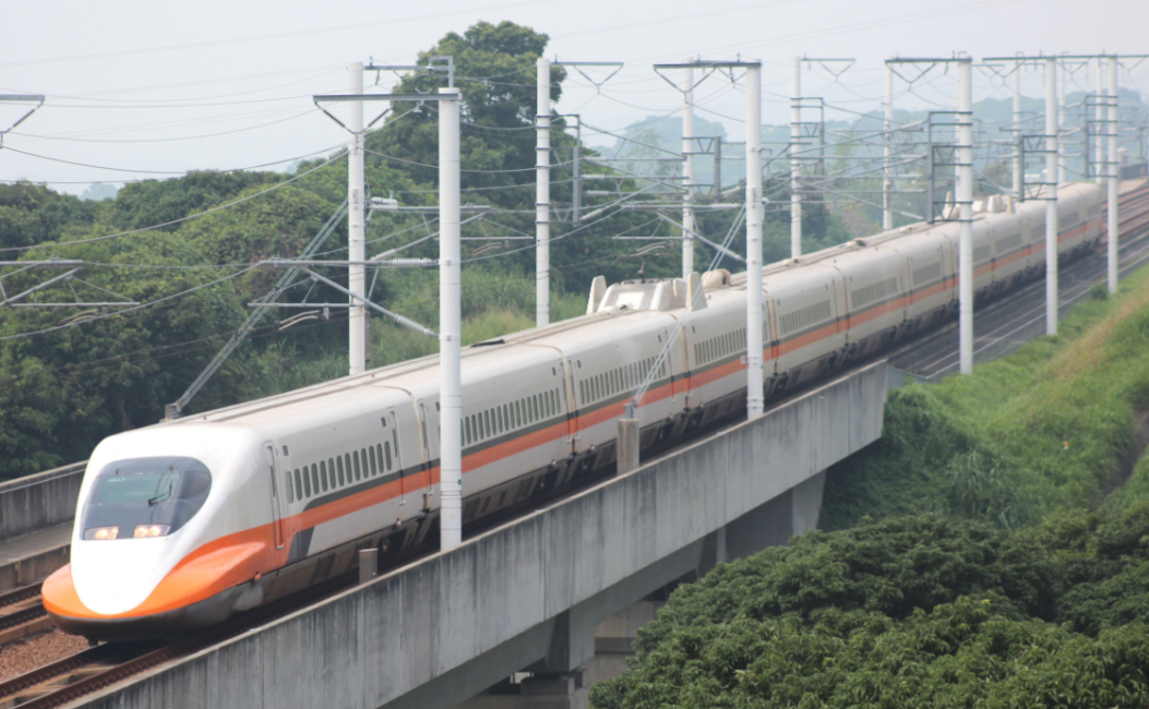 7月17日，越南提交了大陆架划界案，结果向中国求助修建高铁的计划彻底泡汤！
当天