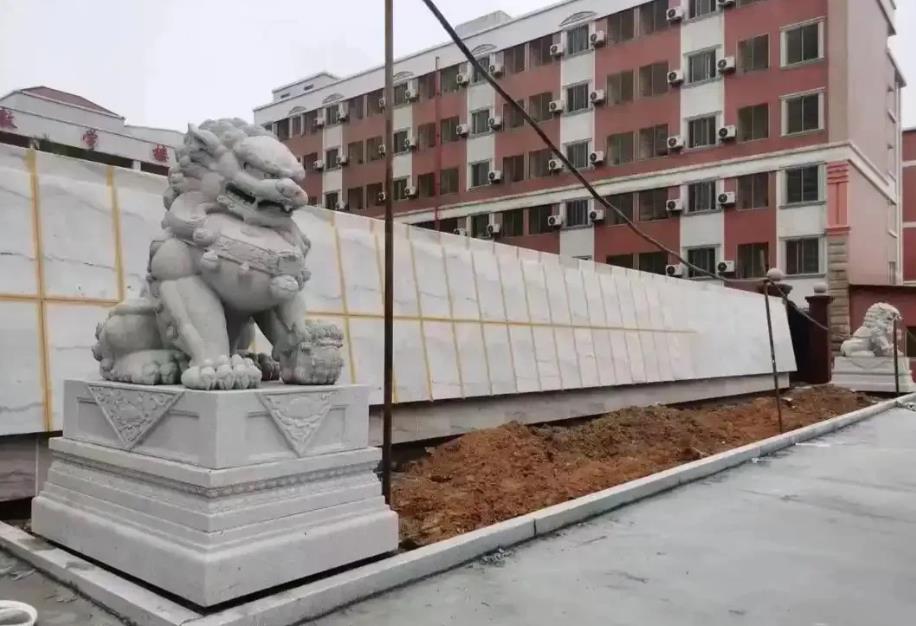 “太炸裂!”江苏，一男子到寺院参拜，遇到主持翻建寺庙化缘，男子没钱给，为表虔诚之