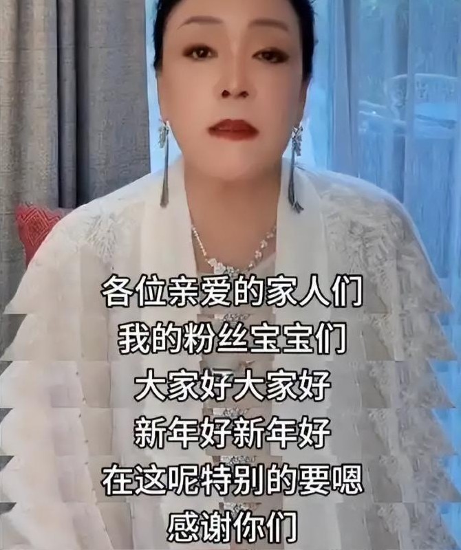 汪小菲近日在社交媒体上公开宣布与母亲张兰断绝关系，这一举动迅速引发了广泛的讨论和