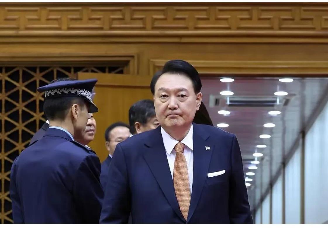 尹锡悦终于开口了！
今天，韩国总统尹锡悦在首尔西部法院接受了检方的调查。到目前为